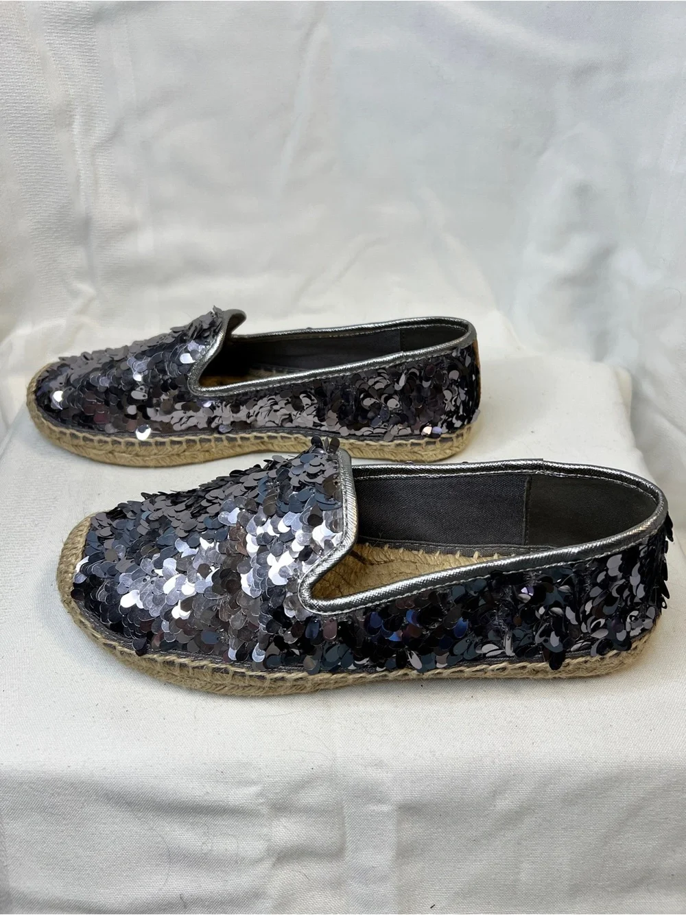 EUC Tory Burch Mischa Silver Sequin Espadrille Flats. Womens size 7